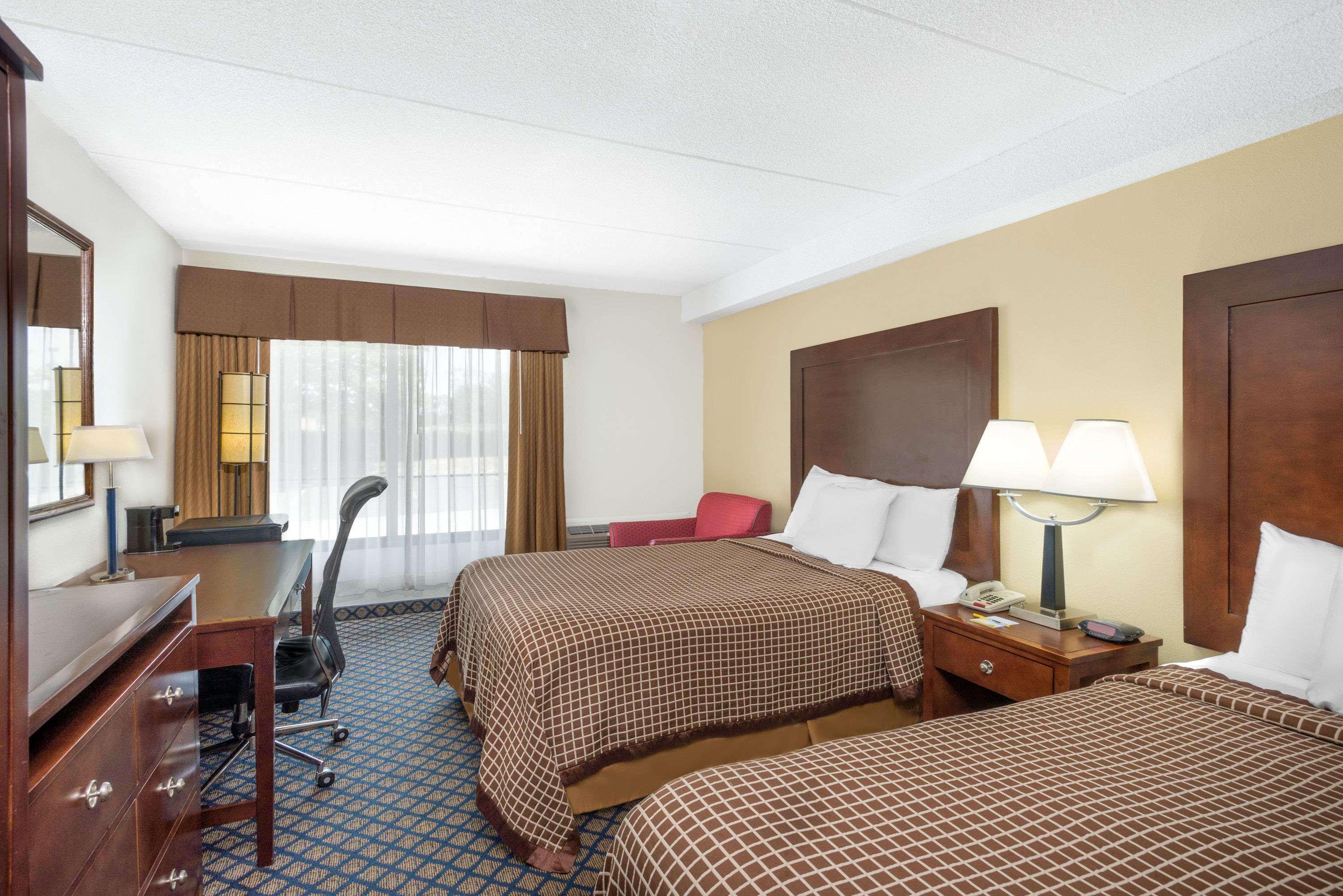 Days Inn By Wyndham Geneva/Finger Lakes Exterior foto
